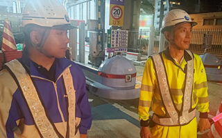 所長パト 阪神高速　５号湾岸線上り線右車線規制（西宮・神戸西営業所合同）