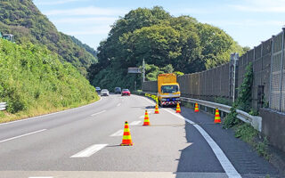 安全パト 中央自動車道下り線登坂車線規制（八王子維持営業所）