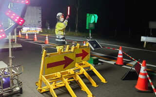 所長パト 国道18号線上り線片側交互通行規制（佐久営業所）