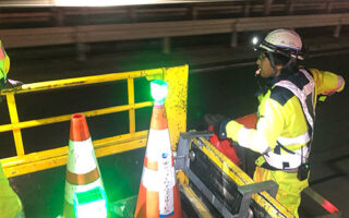 所長パト 道央自動車道下り線走行車線規制（江別営業所）