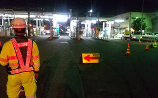 安全パト 横浜新道下り線走行車線規制（港北営業所）