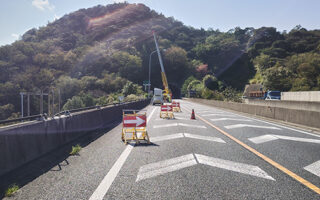 安全パト 阪和自動車道下り線走行車線規制（西宮営業所）