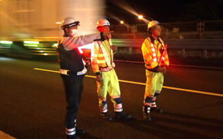 所長パト 東名高速道路下り線走行車線規制（静岡営業所）