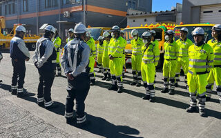 役員パト 東名高速道路上下線2/3追い越し規制（厚木営業所）