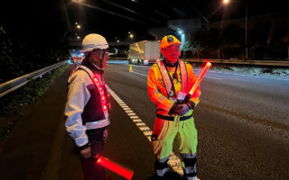 役員パト 東名高速道路下り線走行車線規制（平塚営業所）