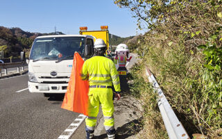 安全パト 横浜横須賀道路下り線走行車線規制（横浜町田営業所）