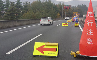 所長パト 上信越自動車道下り線追越車線規制（佐久営業所）