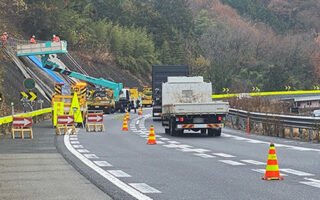 安全パト 中央自動車道上り線走行車線規制（八王子維持営業所）
