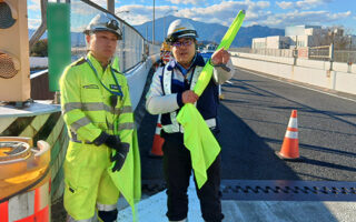 所長パト 小田原厚木道路下り線走行車線規制（平塚営業所）