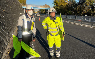 所長パト 小田原厚木道路上り線走行車線規制（平塚営業所）