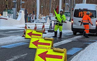 所長パト 道央自動車道上下線ブース規制（江別営業所）