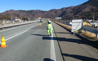 安全パト 中央自動車道　富士吉田線下り線走行車線規制（大月営業所）