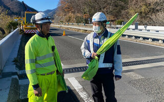 所長パト 中央自動車道下り線走行車線規制（大月営業所）