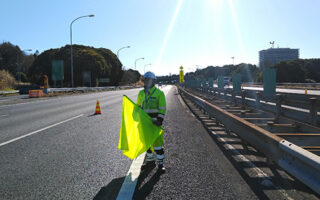 安全パト 東名高速道路上り線追越車線規制（御殿場営業所）