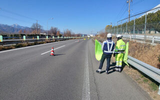 安全パト 中央自動車道上り線走行車線規制（甲府営業所）