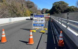 所長パト 小田原厚木道路上り線追越車線規制（平塚営業所）