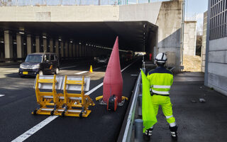 安全パト 東名高速道路下り線車線規制（横浜町田営業所）