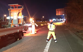 設置パト 横浜横須賀道路上り線走行車線規制（横浜町田営業所）