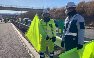 役員パト 中央自動車道上り線追越車線規制（甲府営業所）