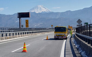 所長パト 中部横断自動車道下り線車線規制（甲府営業所）