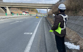 安全パト 中央自動車道上り線走行車線規制（諏訪営業所）