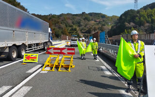 所長パト 東名高速道路上り線追越車線規制（静岡営業所）