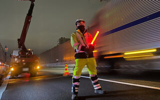 安全パト 中央道上り線走行車線規制（八王子多摩営業所）