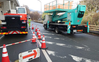 所長パト 県道718号上下線片側交互通行規制（大月営業所）