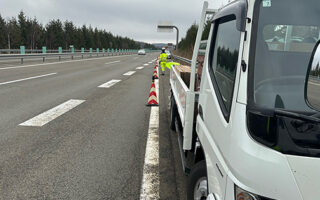 安全パト 道東自動車道上り線路肩規制（札幌営業所）