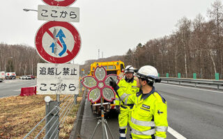 支社長パト 道東自動車道下り線追越車線規制（札幌営業所）