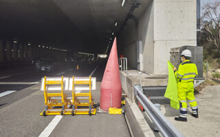 安全パト 東名高速道路下り線車線規制（横浜町田営業所）