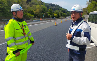 役員パト 横浜横須賀道路下り線走行車線規制（港北営業所）
