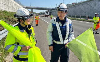 安全パト 道央自動車道上り線走行車線規制（札幌営業所）