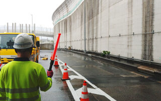 安全パト 首都高速道路 狩場線上り線ブース規制（港北営業所）