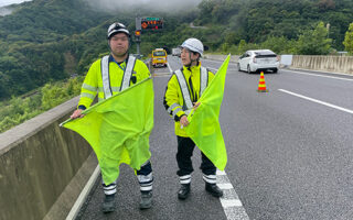 安全パト 新東名高速道路下り線走行車線規制（名古屋東営業所）