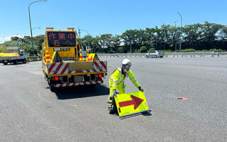 役員パトロール 中央道下り線走行車線規制（八王子多摩営業所）