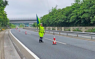 所長パト 千葉東金道路上り線走行車線規制（千葉営業所）