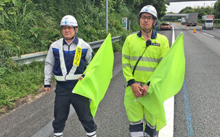 支社長パト 東名高速道路上り線走行車線規制（沼津営業所）