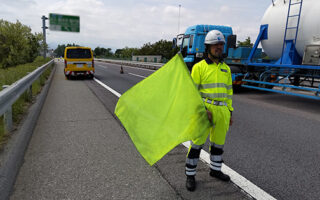 安全パトロール 上信越自動車道上り線走行車線規制（佐久営業所）