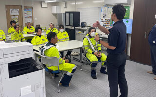 送り出し教育 東富士五湖道路上下線通行止め規制（大月営業所）