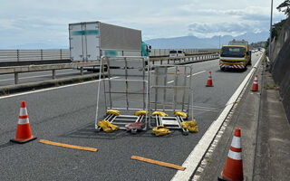 所長パト 西湘バイパス上り線走行車線規制（平塚営業所）