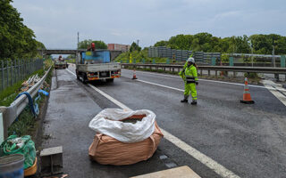支社長パト 道央自動車道北路線上り線走行車線規制（江別営業所）