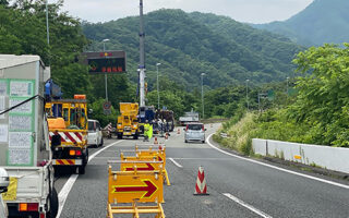 所長パトロール 中央自動車道下り線走行車線規制（大月営業所）
