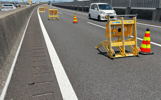 安全パトロール 東海北陸自動車道上り線追越車線規制（岐阜営業所）
