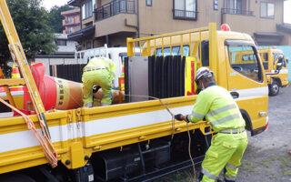 安全パトロール 東名高速道路上り線2/3追い越し規制（御殿場営業所）