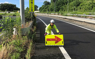 設置パトロール 東名高速道路上り線ランプ規制（御殿場営業所）
