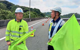 安全パトロール 横浜横須賀道路・金沢支線下り線ランプ規制（港北営業所）