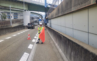 安全パトロール 関西空港自動車道上り線　走行車線＋OFFランプ規制（西宮営業所）
