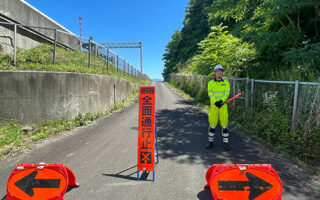 安全パトロール 中央道下り線側側道通行止め規制（諏訪営業所）