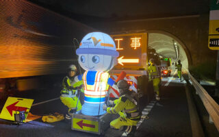 設置パトロール 首都圏中央連絡自動車道内回り追越車線規制（厚木営業所）